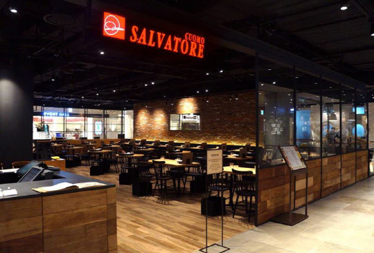 경기 용인 신세계백화점 경기점에 들어선 이탈리안 레스토랑 '살바토레 쿠오모' 내부 <매일유업 제공>